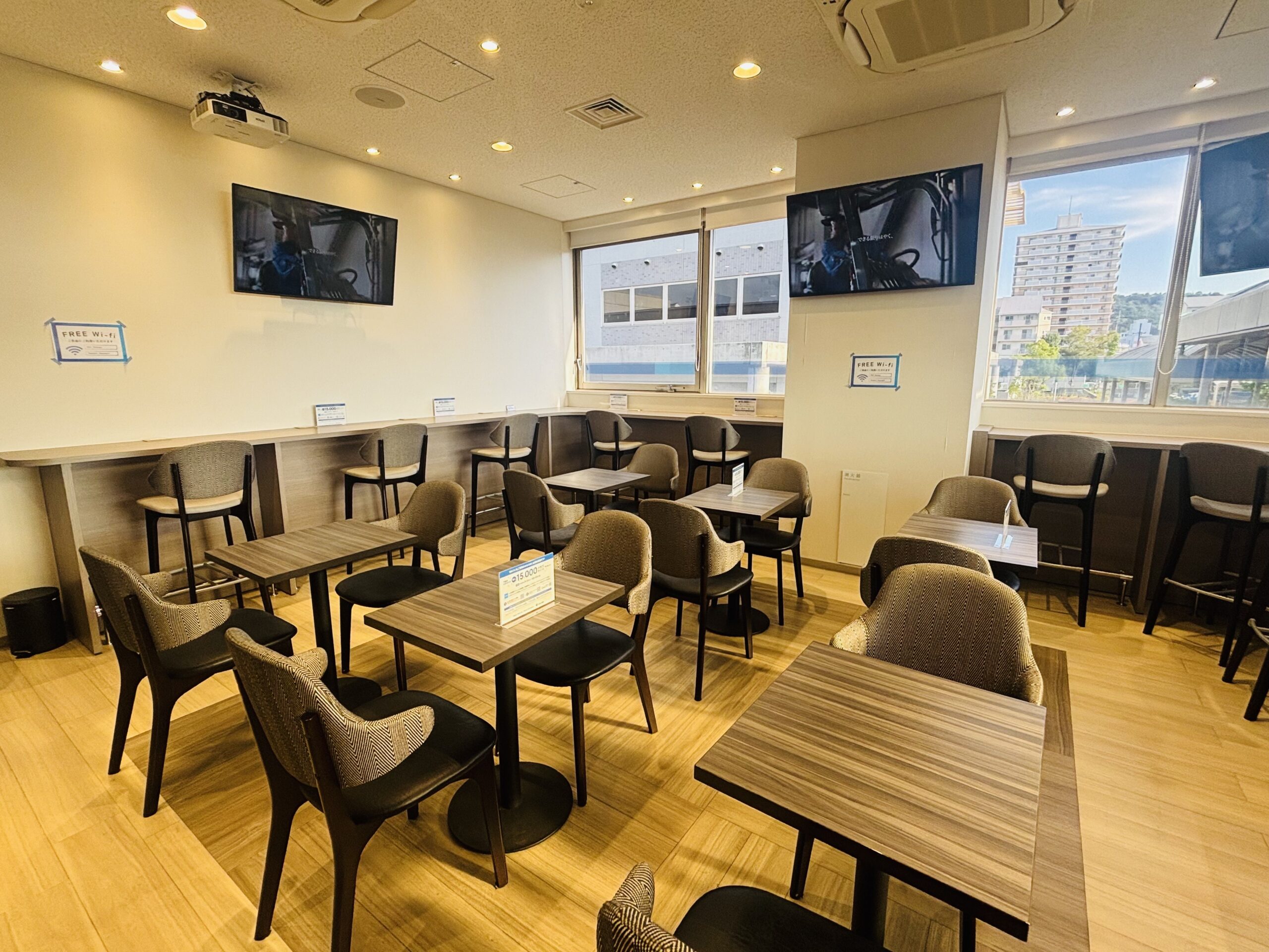 学園都市店の店内